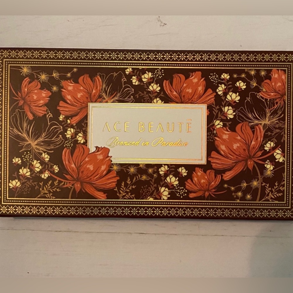 ✅Ace Beaute Bronzed palette.